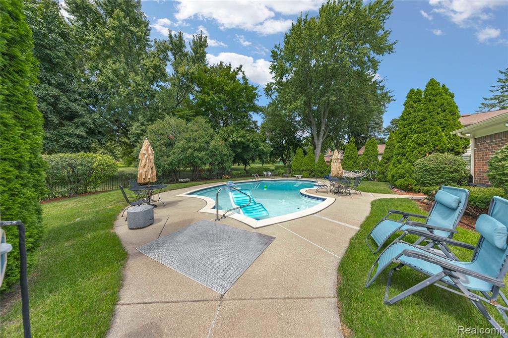 41846 Sutters Lane, Northville, MI 48168 — Photo 42