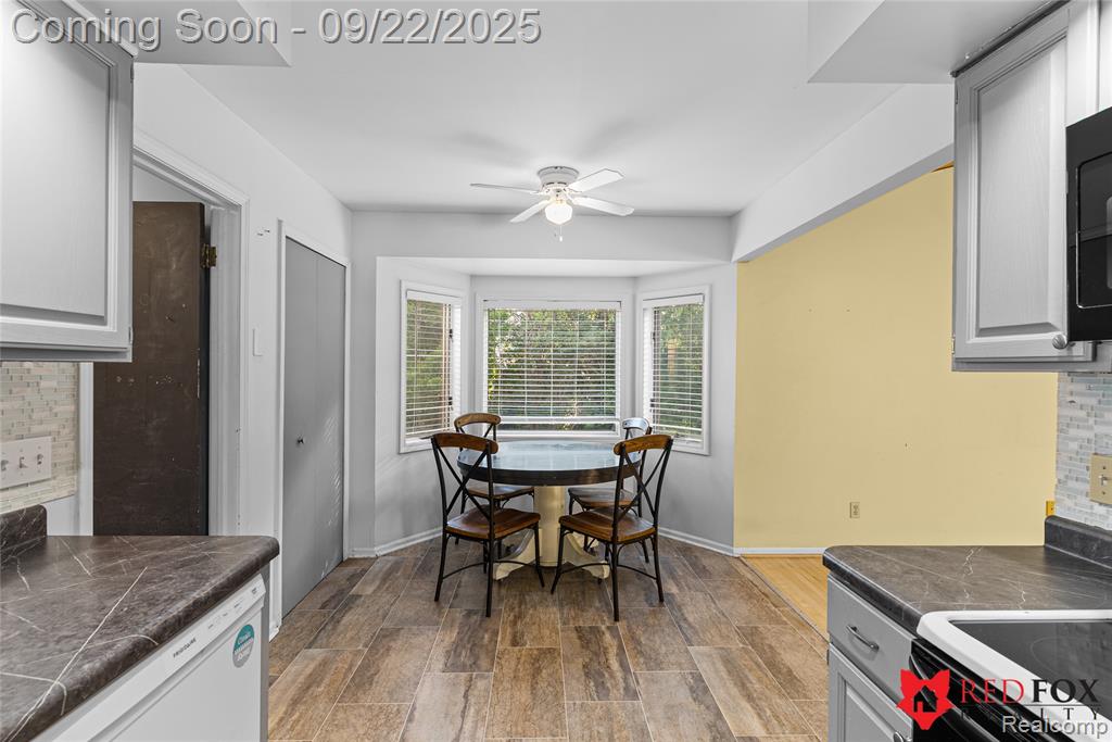 6031 Oak Creek Drive, Swartz Creek, MI 48473 — Photo 12