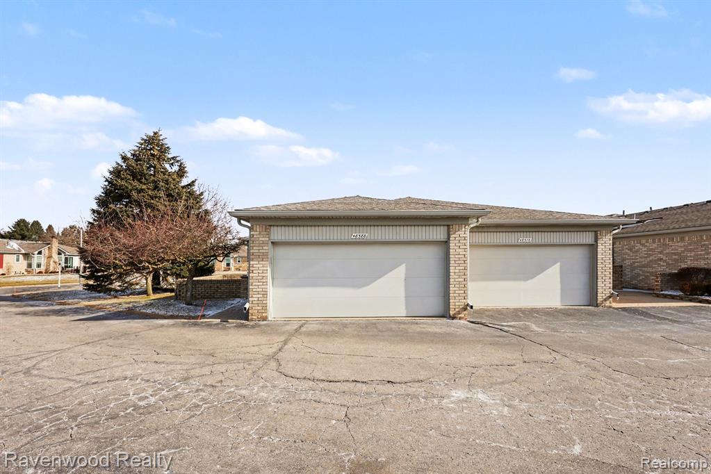 48588 Hudson Bay Court, 116, Shelby Twp, MI 48315 — Photo 3
