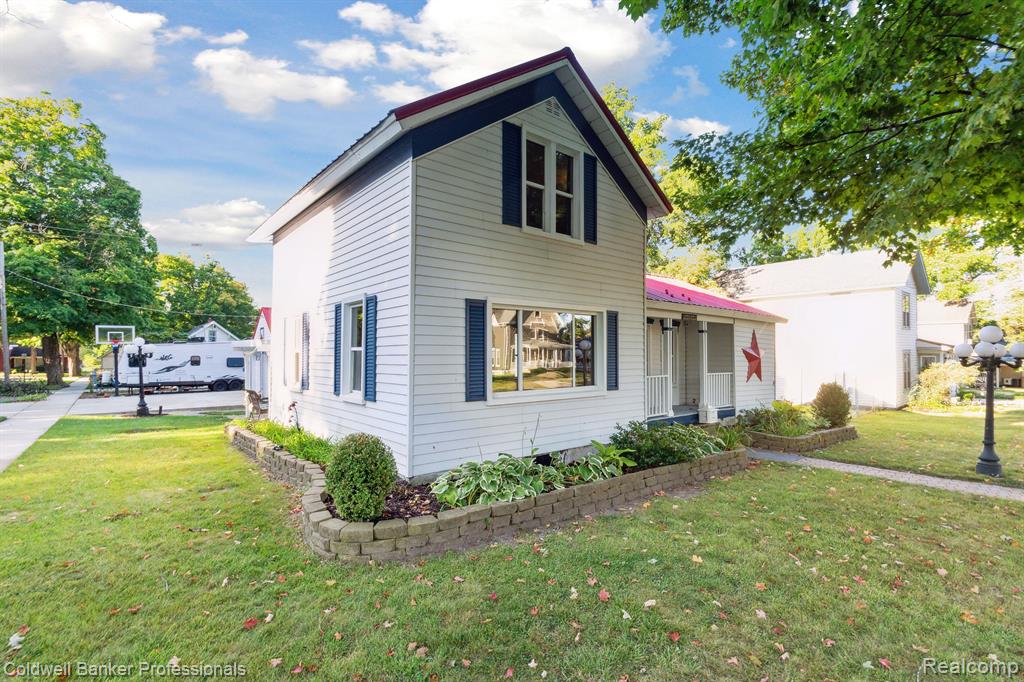206 E SHERMAN Street, Holly, MI 48442 — Photo 3