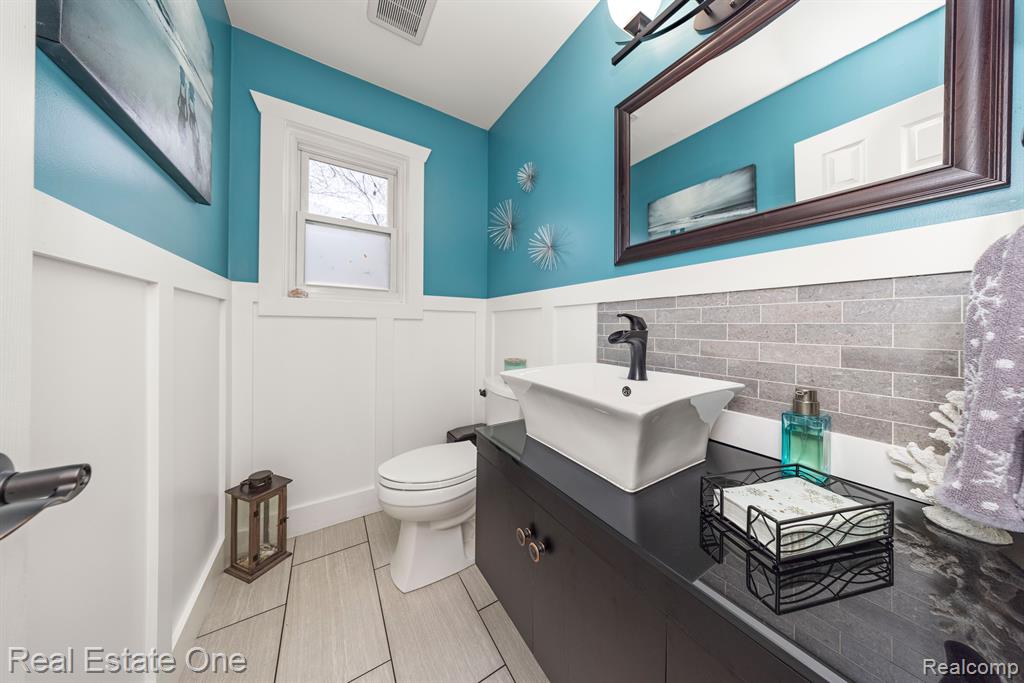 4083 W MAPLE Road, Wixom, MI 48393 — Photo 21