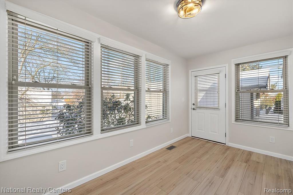 1938 Beverly Street, Keego Harbor, MI 48320 — Photo 37