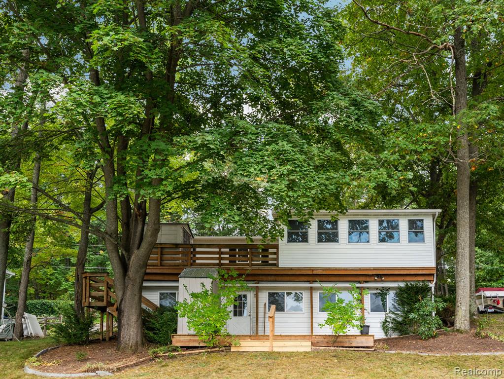 681 Lakeview Drive, Harrison, MI 48625 — front exterior