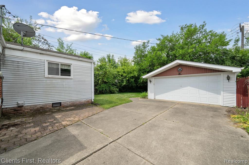 939 Deering Street, Garden City, MI — Photo 25