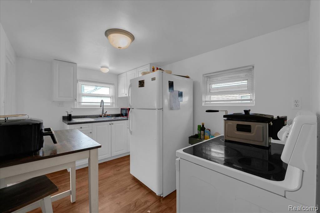 8237 Lenore Street, Dearborn Heights, MI 48127 — Photo 9