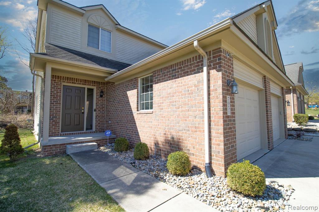 7051 MAGNOLIA Lane, Waterford, MI 48327 — Photo 4