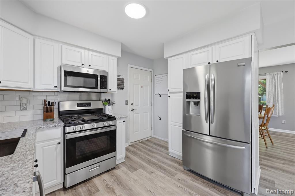 5069 Warmbriar Drive, White Lake, MI 48383 — Photo 10