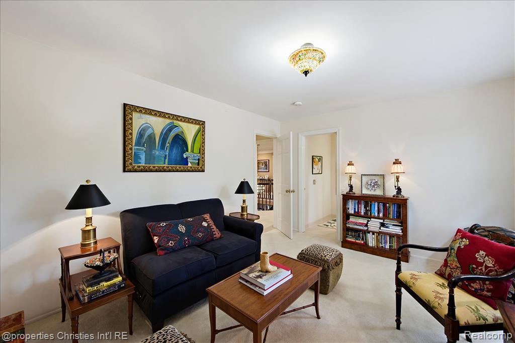 950 E Glengarry Circle, Bloomfield Hills, MI 48301 — Photo 38