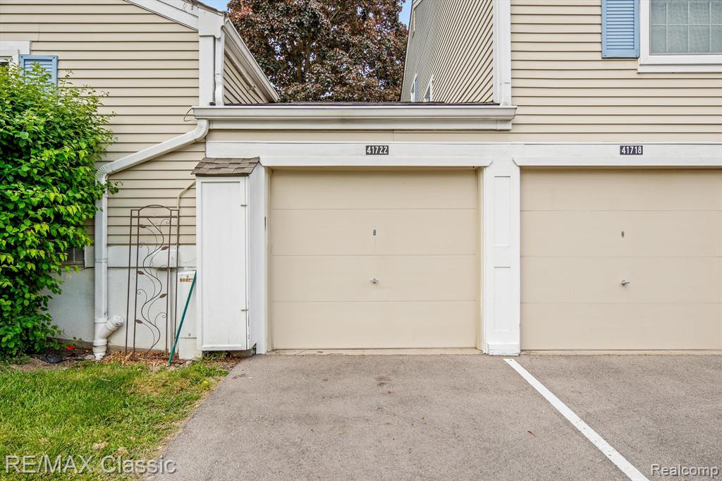41722 ONAWAY Drive, Northville, MI 48167 — Photo 23