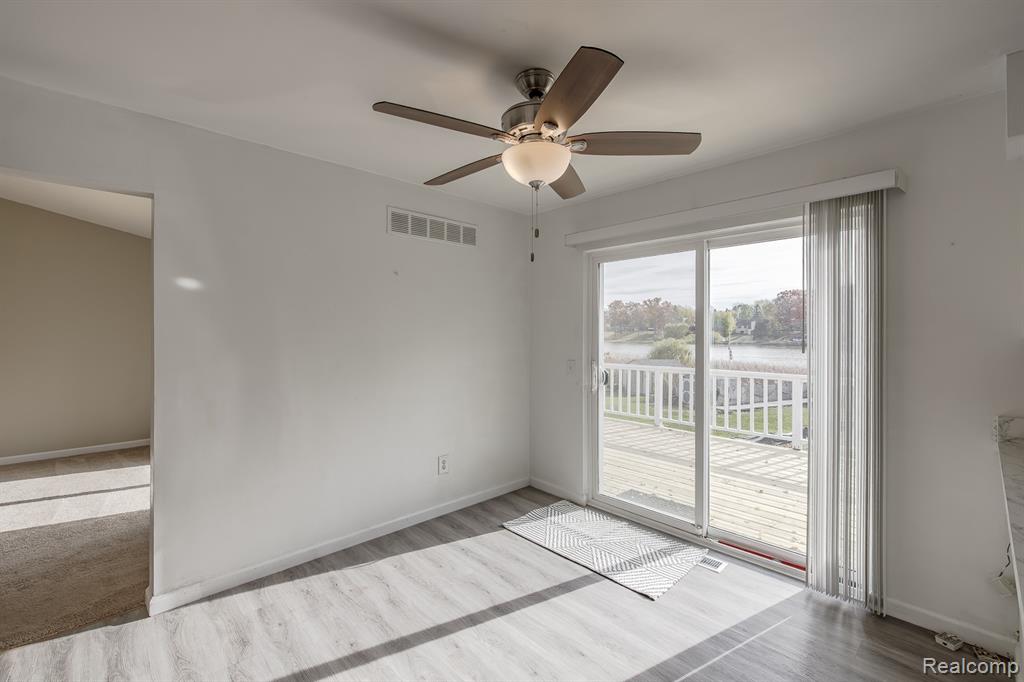 4851 Shoreline Boulevard, Waterford, MI 48329 — Photo 8