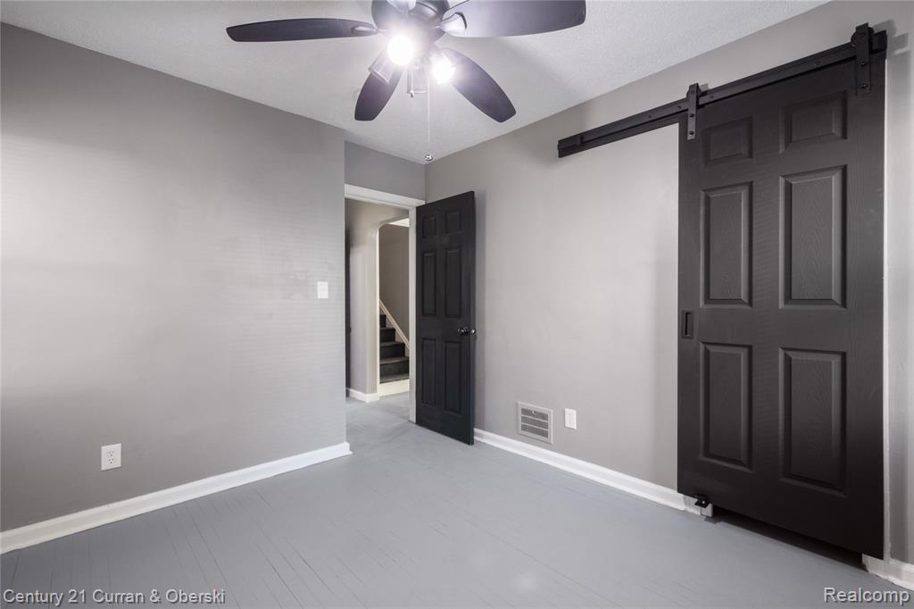 18933 Kenosha Street, Harper Woods, MI 48225 — Photo 13