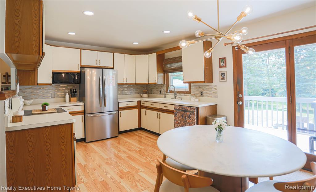 2687 Los Angeles Drive, Wolverine Lake, MI 48390 — Photo 18