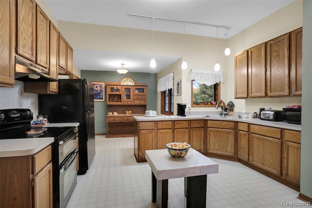 8127 Goldenrod Court, Brighton, MI 48116 — Photo 8
