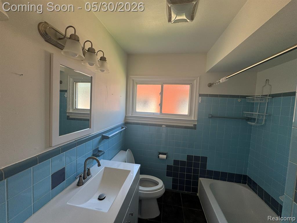 8300 LOCHDALE Street, Dearborn Heights, MI 48127 — Photo 7