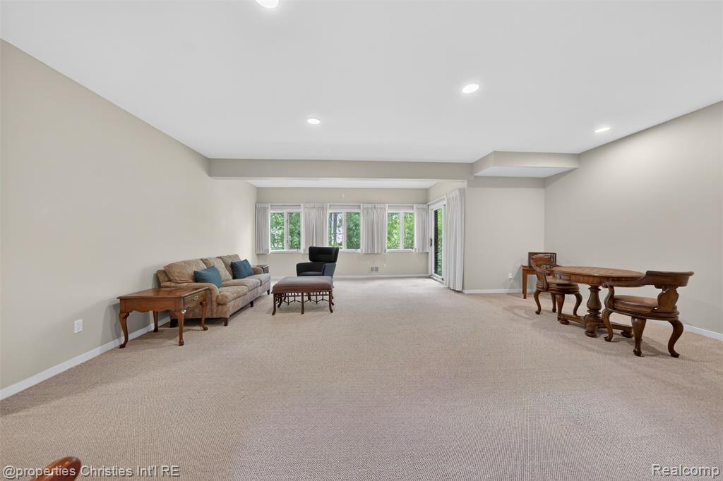 6390 Country Shire Lane, West Bloomfield, MI 48323 — Photo 33