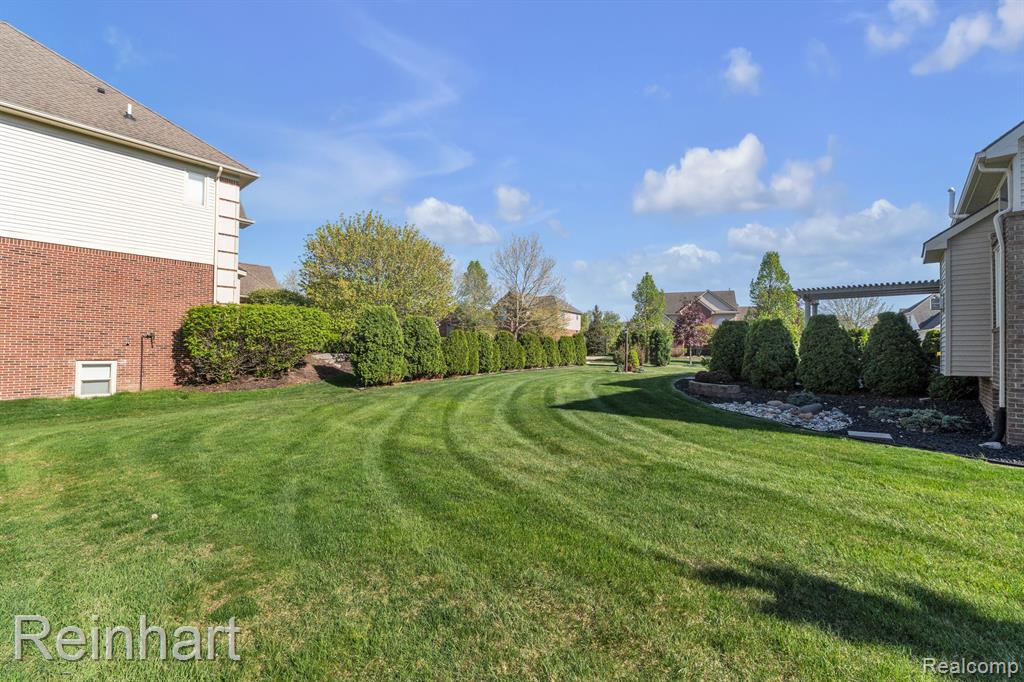 25340 VILLAGEWOOD, South Lyon, MI 48178 — Photo 43