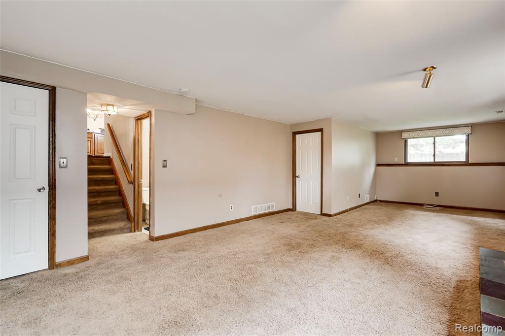 24705 Colonial Drive, Woodhaven, MI 48183 — Photo 32