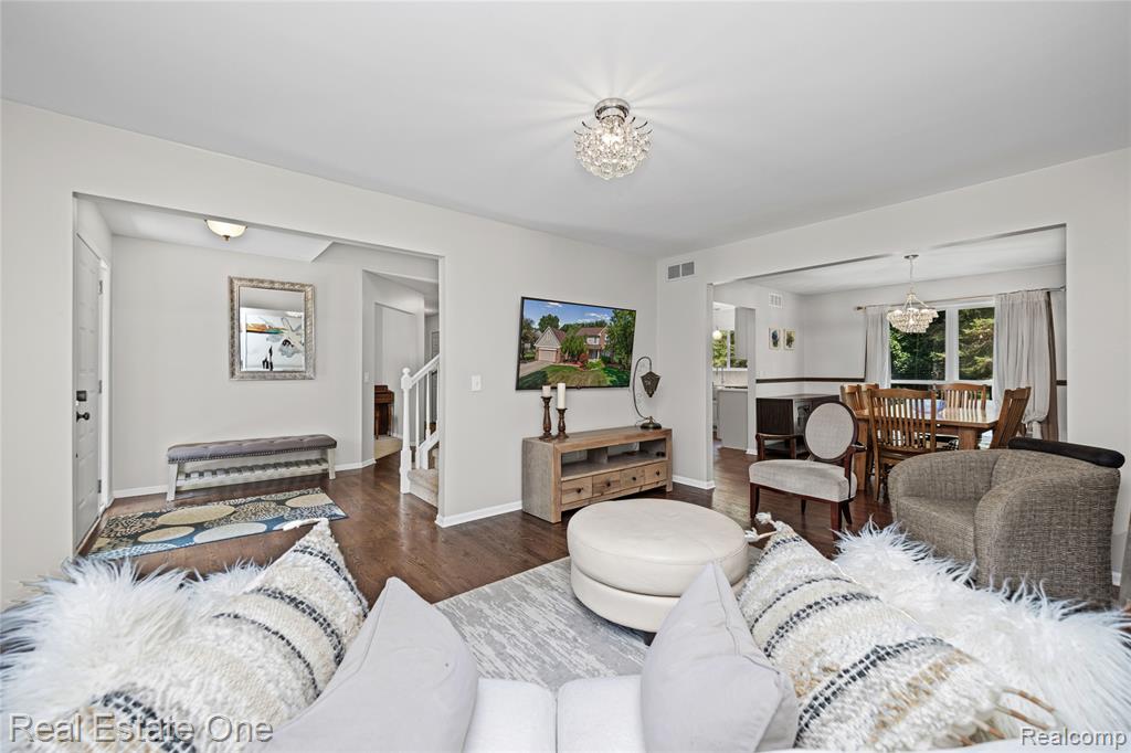 7570 Greenway Lane, West Bloomfield, MI 48324 — Photo 14