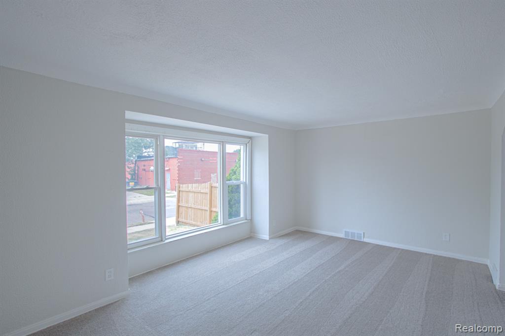 16932 Ward Avenue - Photo 2