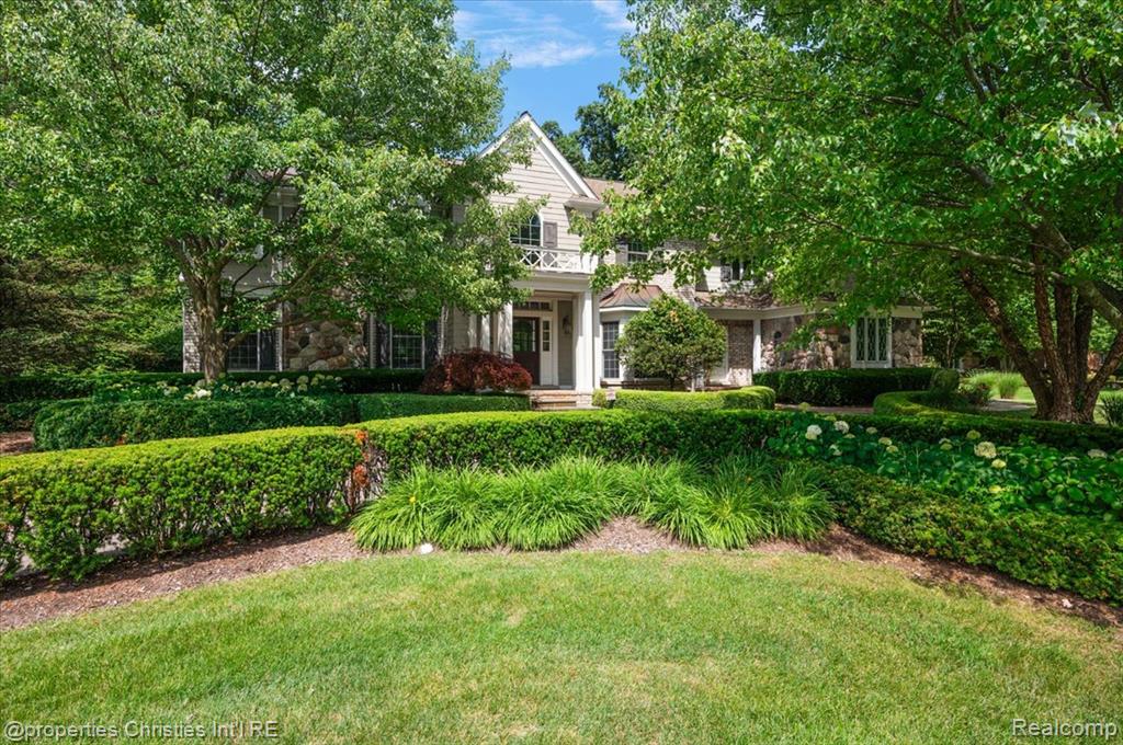 937 Mitchell Court, Bloomfield Hills, MI 48304