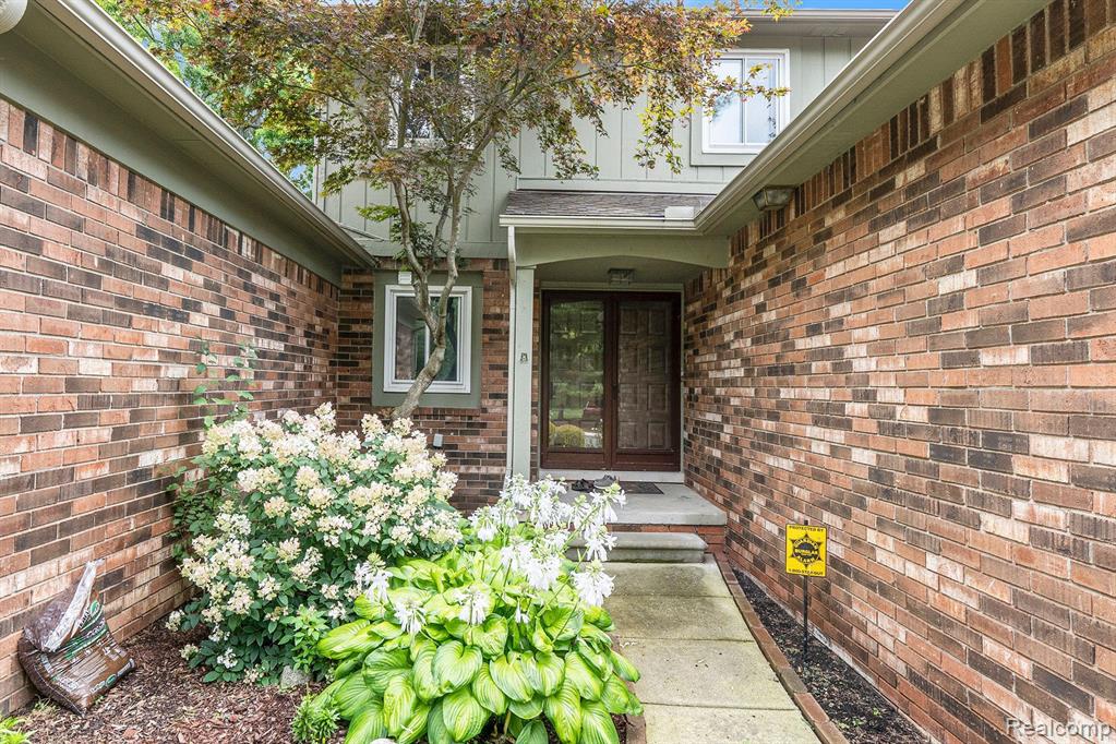 4077 JUSTIN Court, Bloomfield Hills, MI 48302 — Photo 2