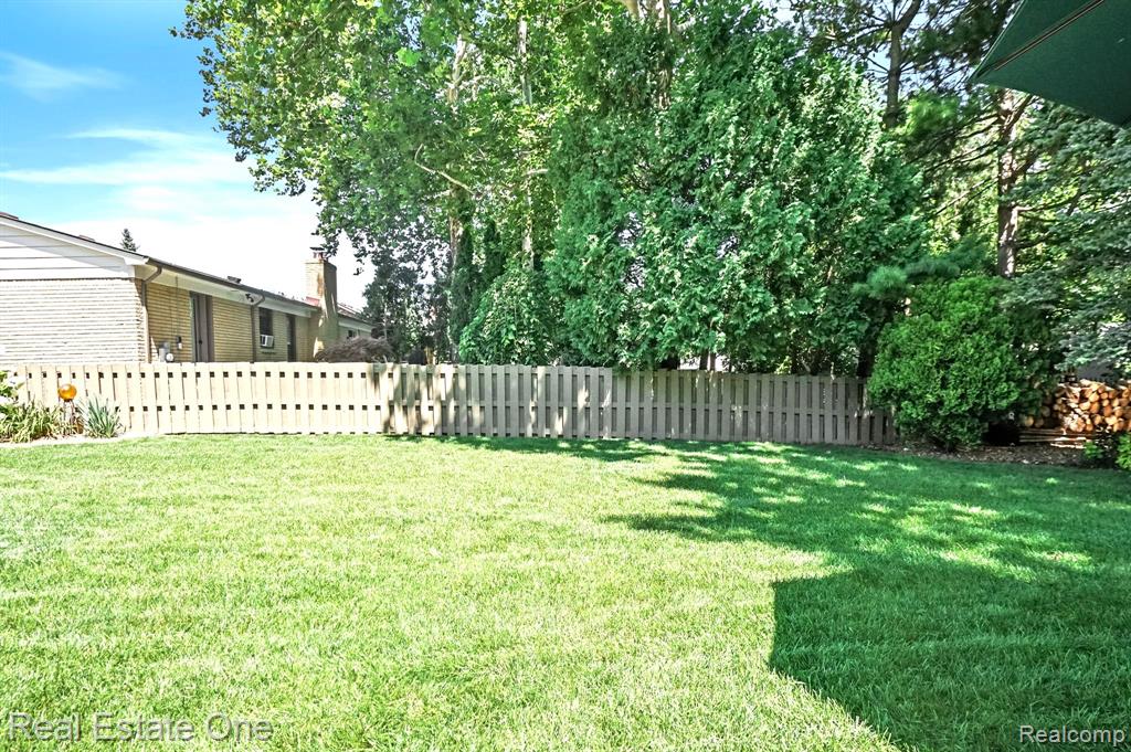 46322 HOUGHTON Drive, Shelby Twp, MI 48315 — Photo 41