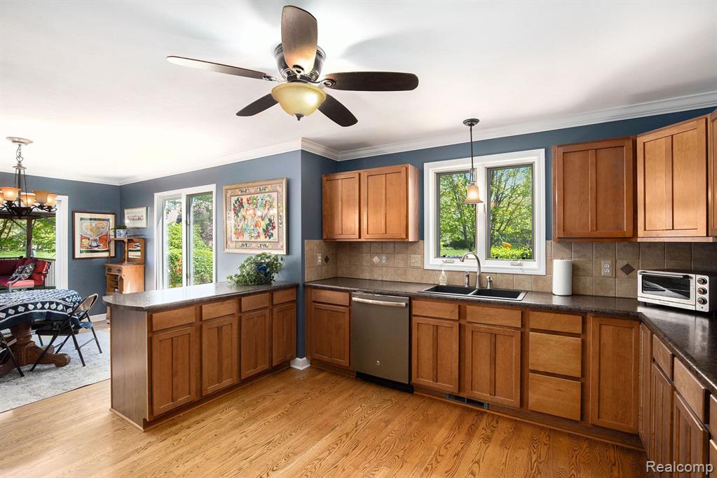 5200 BRIDGE Trail W, Commerce Twp, MI 48382 — Photo 12