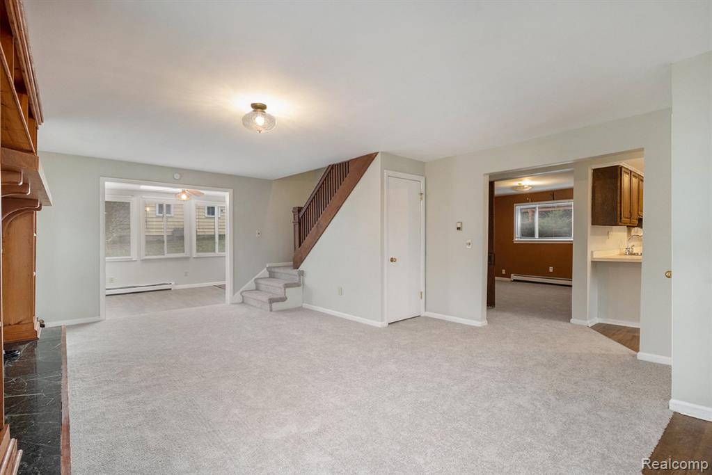 242 BROADWAY, Davisburg, MI 48350 — Photo 4