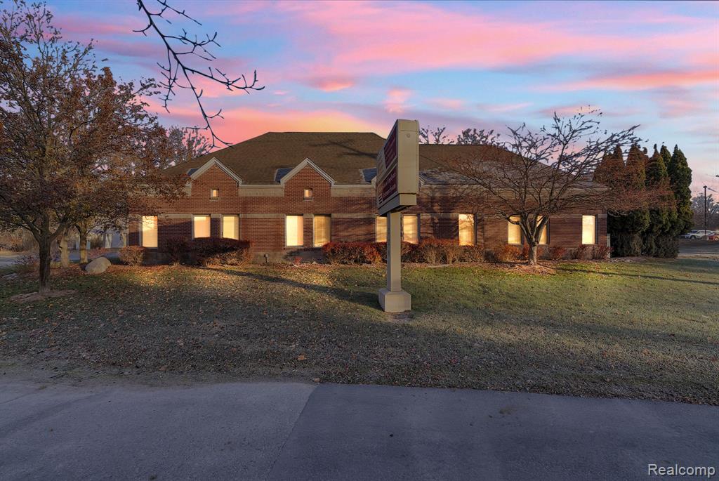 2201 Auburn Road, Auburn Hills, MI 48326