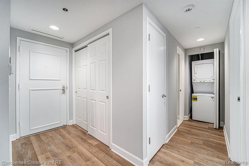 3320 Spinnaker Lane, 13B, Detroit, MI 48207 — Photo 11
