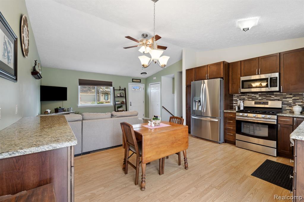 77 Coyote Court, Pinckney, MI 48169 — Photo 8
