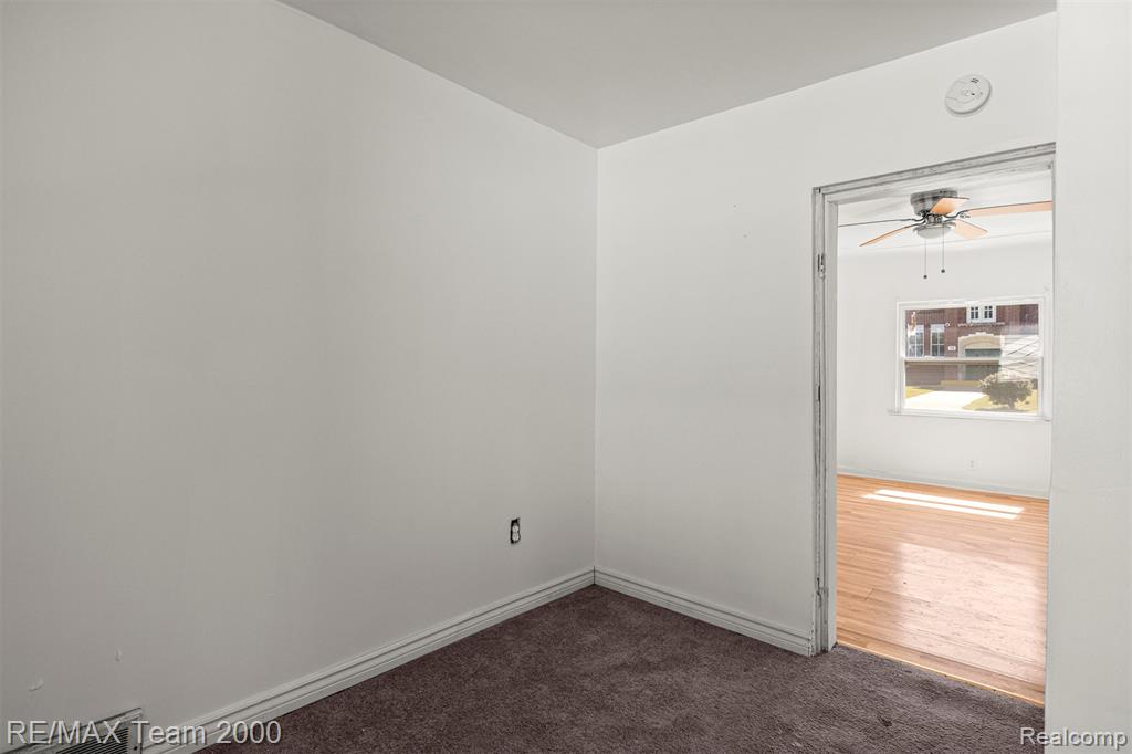 21304 Glen Lodge Road, Royal Oak, MI 48220 — Photo 23