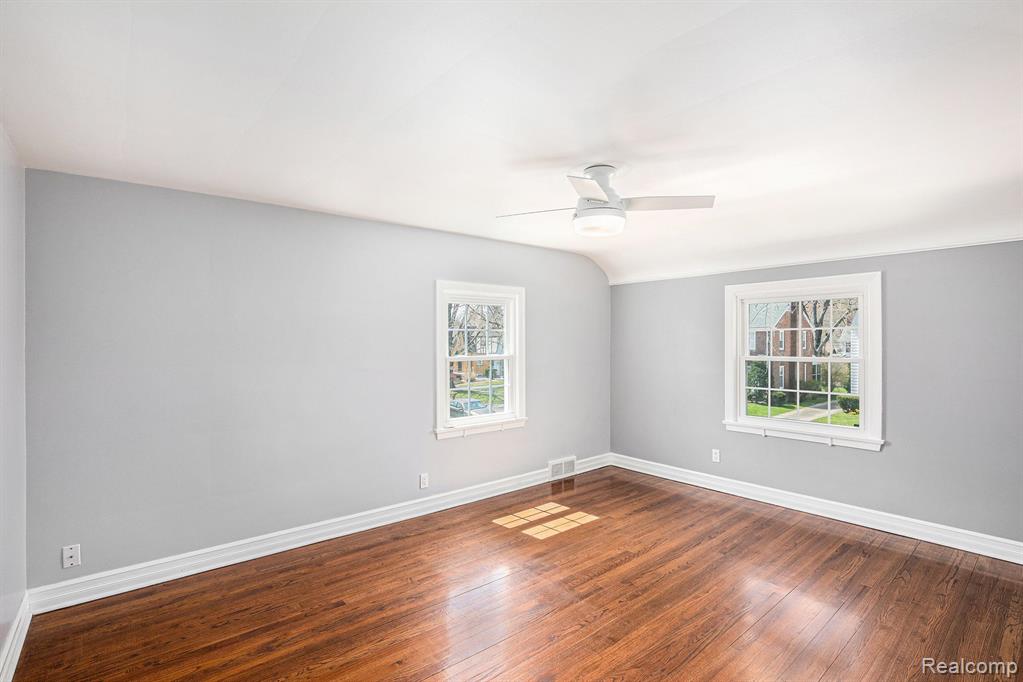 913 BEARD Street, Flint, MI 48503 — Photo 17