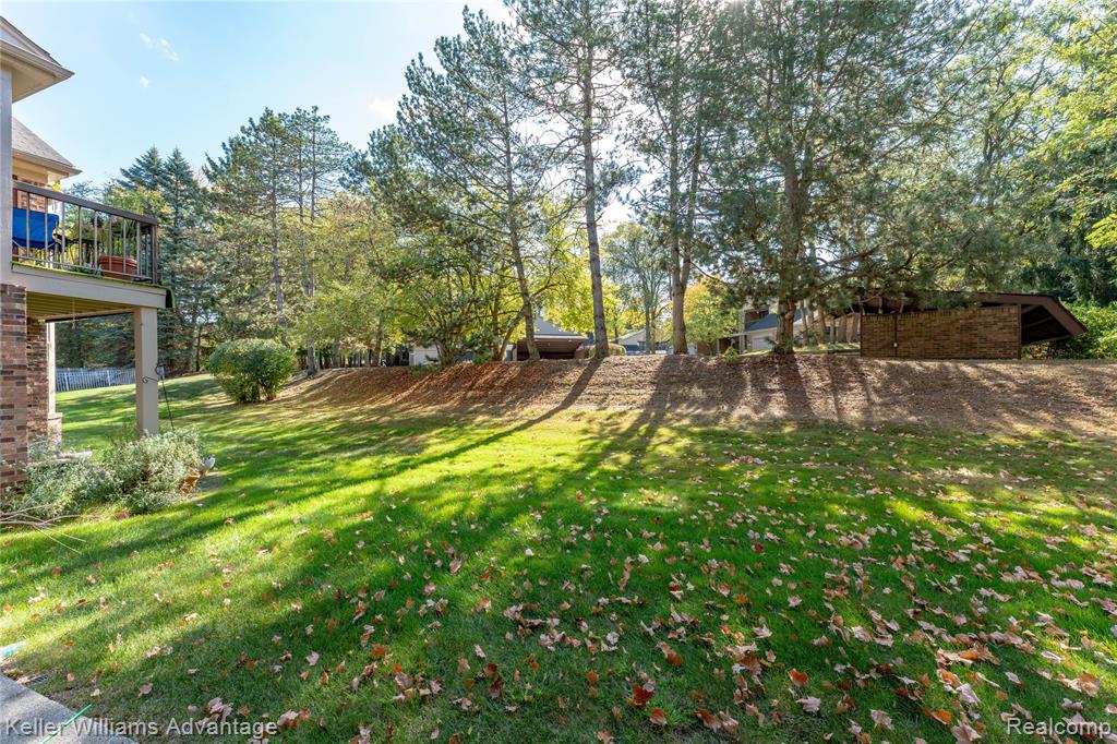 37132 Brentwood Circle, Farmington Hills, MI 48331 — Photo 31