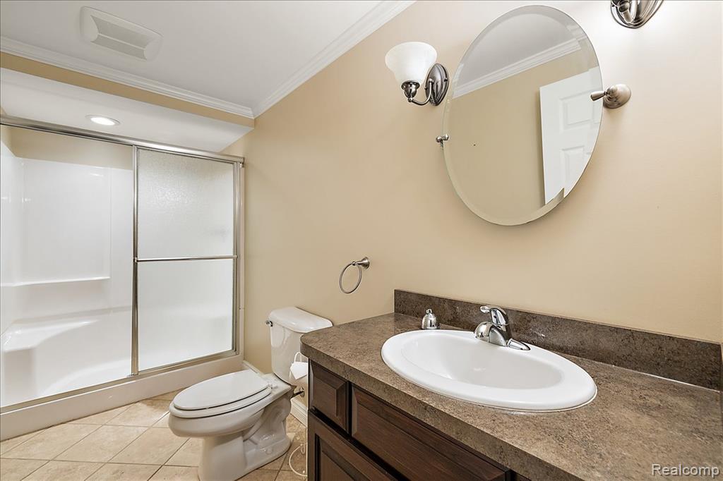 49763 Decker Drive, Shelby Twp, MI 48317 — Photo 45
