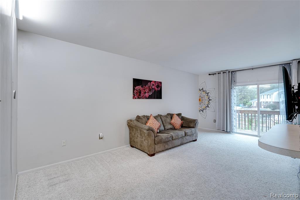 834 Natures Cove Court, Wixom, MI — Photo 14