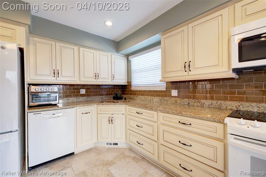 42092 Queen Anne Court, Northville, MI 48167 — Photo 19
