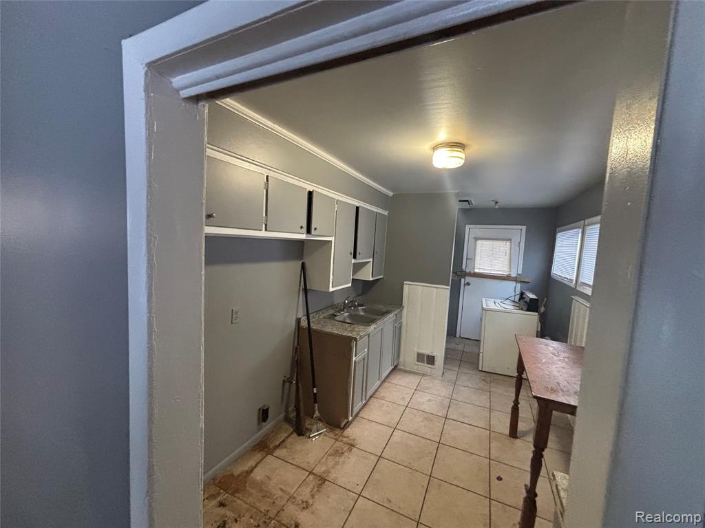 8577 Mark Twain Street, Detroit, MI 48228 — Photo 6