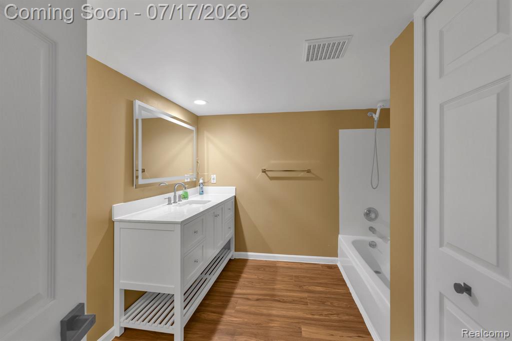 6081 Beachwood Drive, West Bloomfield, MI 48324 — Photo 49