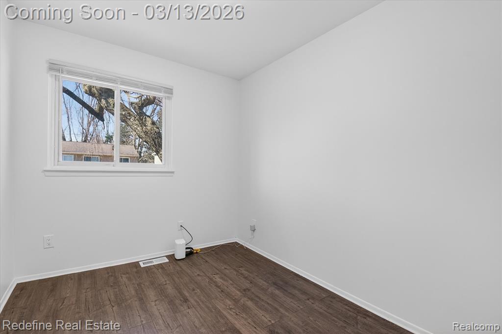 2236 Mentone Street, Wolverine Lake, MI 48390 — Photo 17