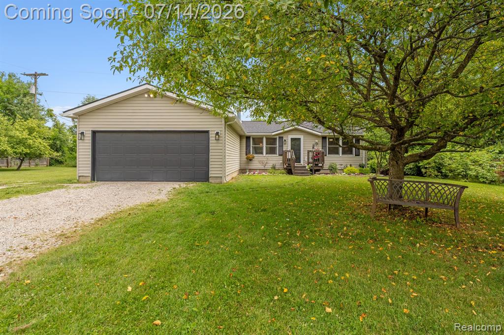 5891 Campbell Corners Drive, Howell, MI 48855 — front exterior