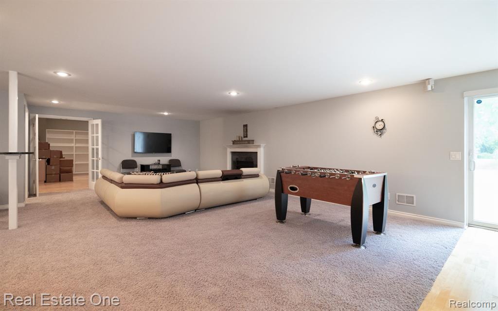 6120 EVANSWOOD Road, Troy, MI, 48085