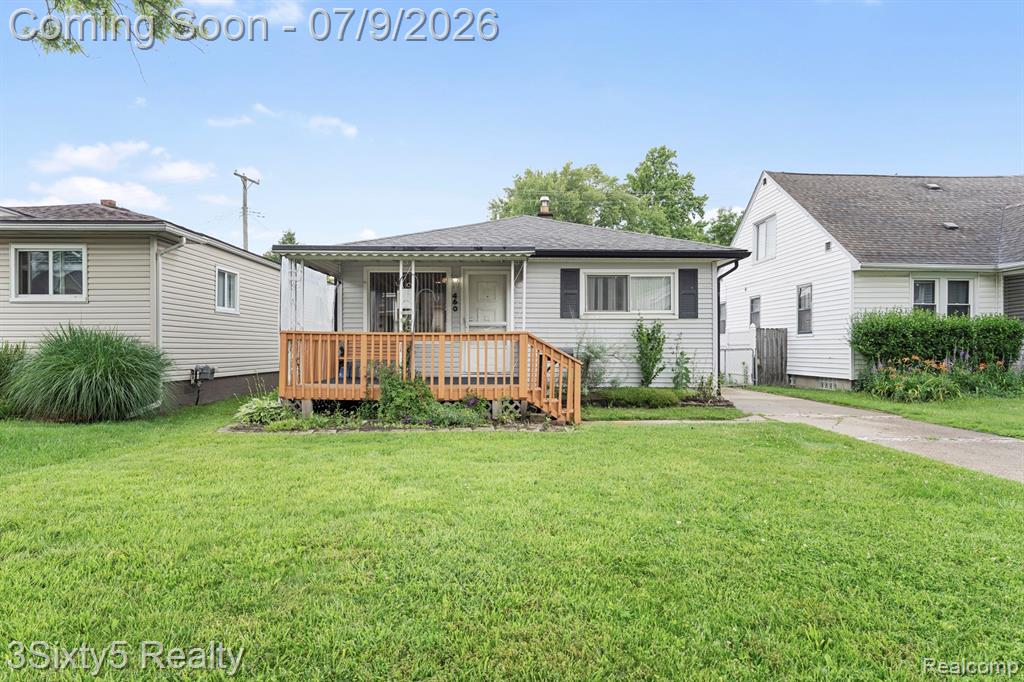 460 Manatee Avenue, Hazel Park, MI 48030 — front exterior