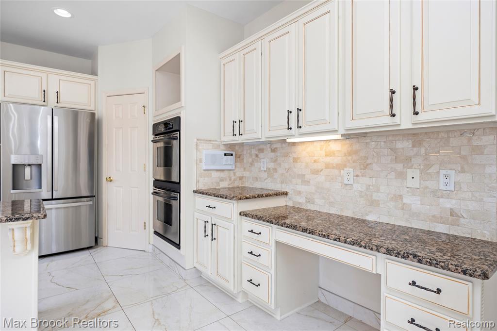 7083 Chatham Court, West Bloomfield, MI — Photo 17