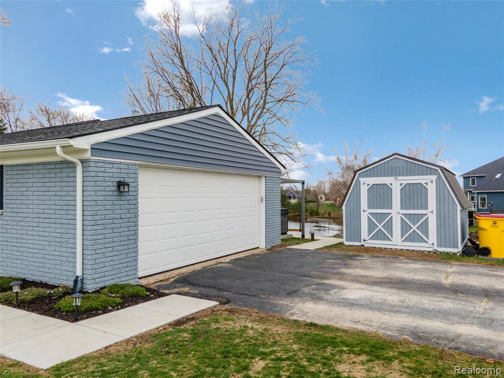 355 Sanders Road, Oxford, MI 48371 — Photo 37