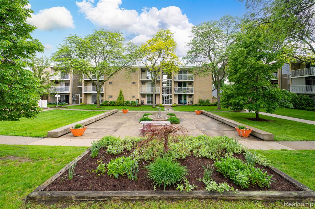 4909 Crooks Road, D4, Royal Oak, MI 48073 — Photo 19