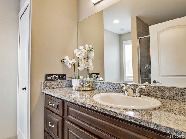 53558 CHAMPLAIN Street, Macomb, MI 48042 — Photo 22