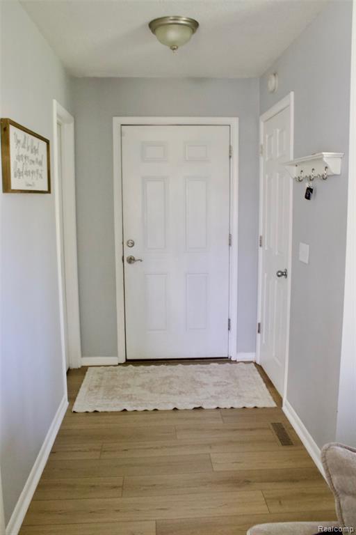 279 Fairway Court, Plainwell, MI 49080 — Photo 18