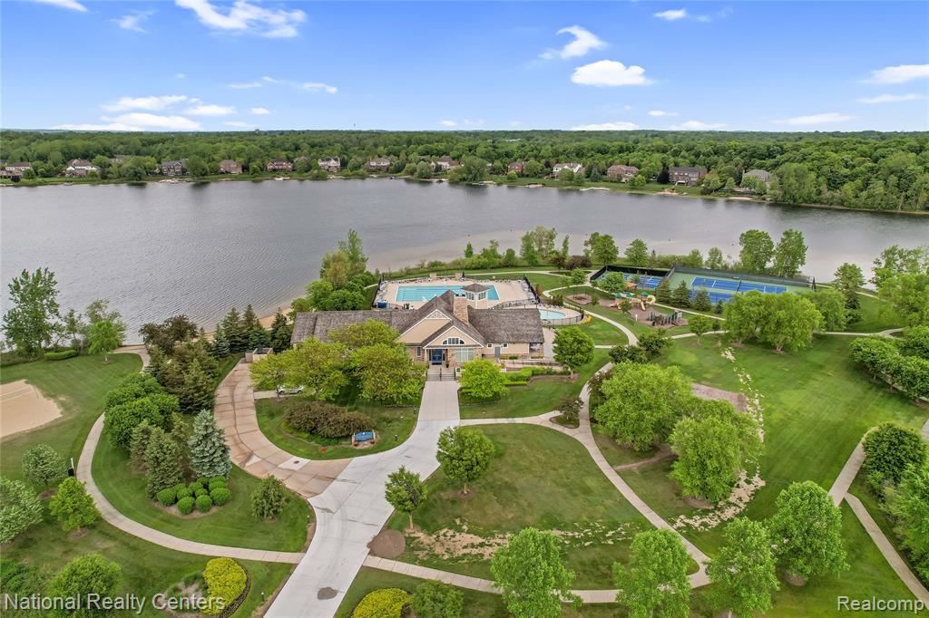 49235 BRAEBURN Lane, Novi, MI — Photo 65