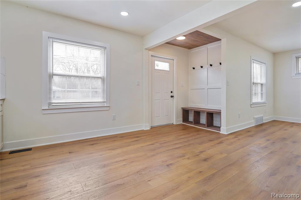 19133 Huntington Avenue, Harper Woods, MI 48225 — Photo 14